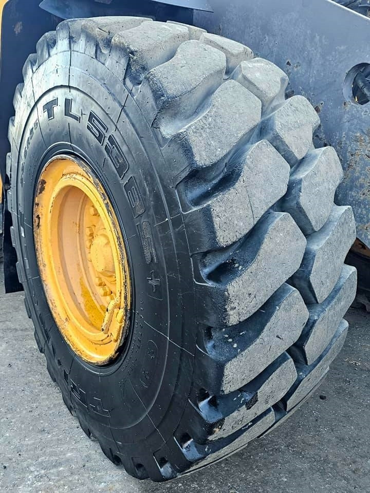 Gumikerekes homlokrakodó Volvo L 110 H: 15 kép.