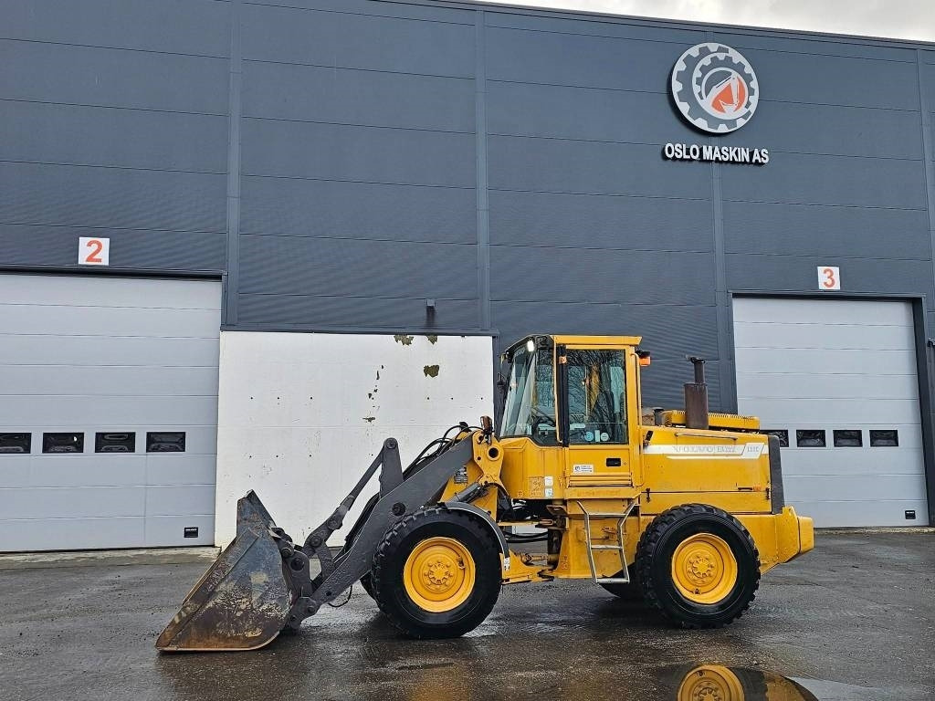 Volvo L 50 C - Gumikerekes homlokrakodó: 2 kép. Volvo L 50 C - Gumikerekes homlokrakodó: 2 kép.