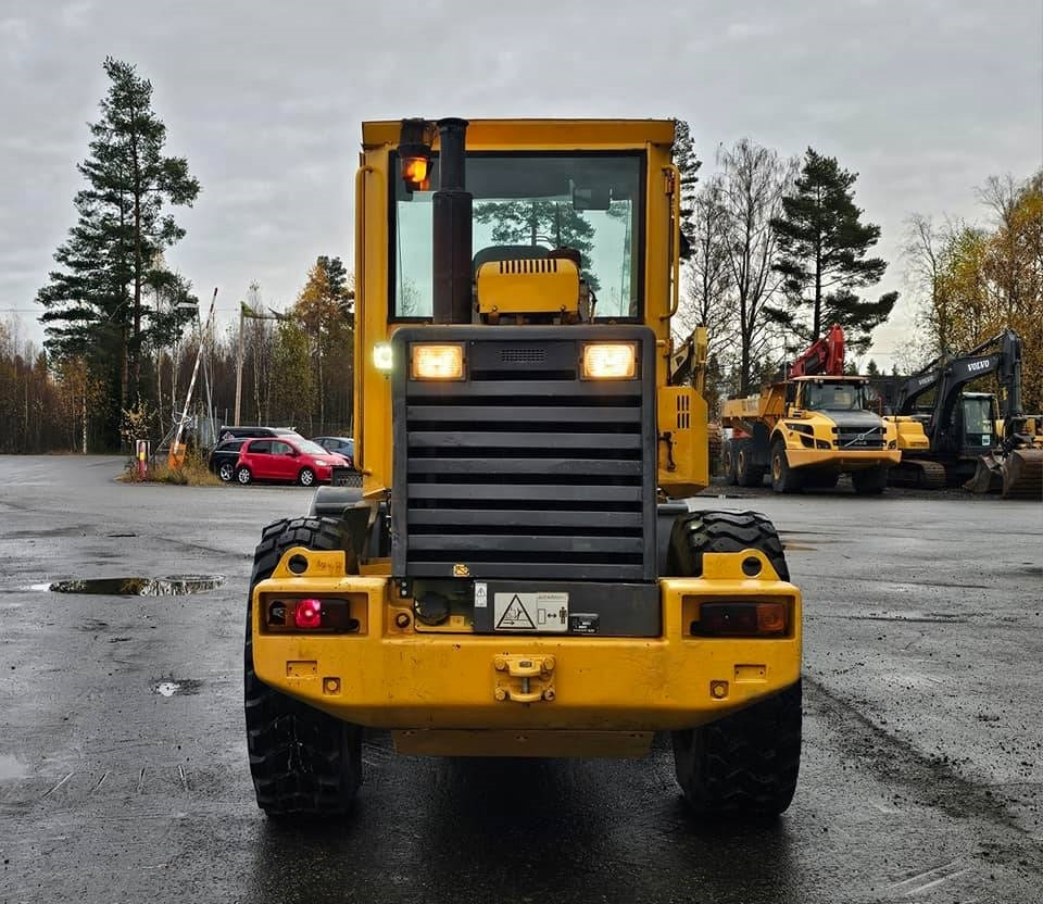 Volvo L 50 C - Gumikerekes homlokrakodó: 4 kép. Volvo L 50 C - Gumikerekes homlokrakodó: 4 kép.