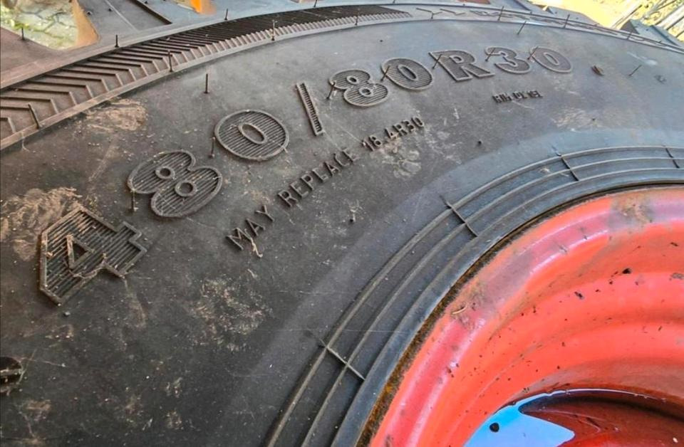 4x Nokian TRI 2 2x 440/80R28 2x 480/80R30 Fendt Xylon GT Vario - Komplett kerék: 3 kép. 4x Nokian TRI 2 2x 440/80R28 2x 480/80R30 Fendt Xylon GT Vario - Komplett kerék: 3 kép.