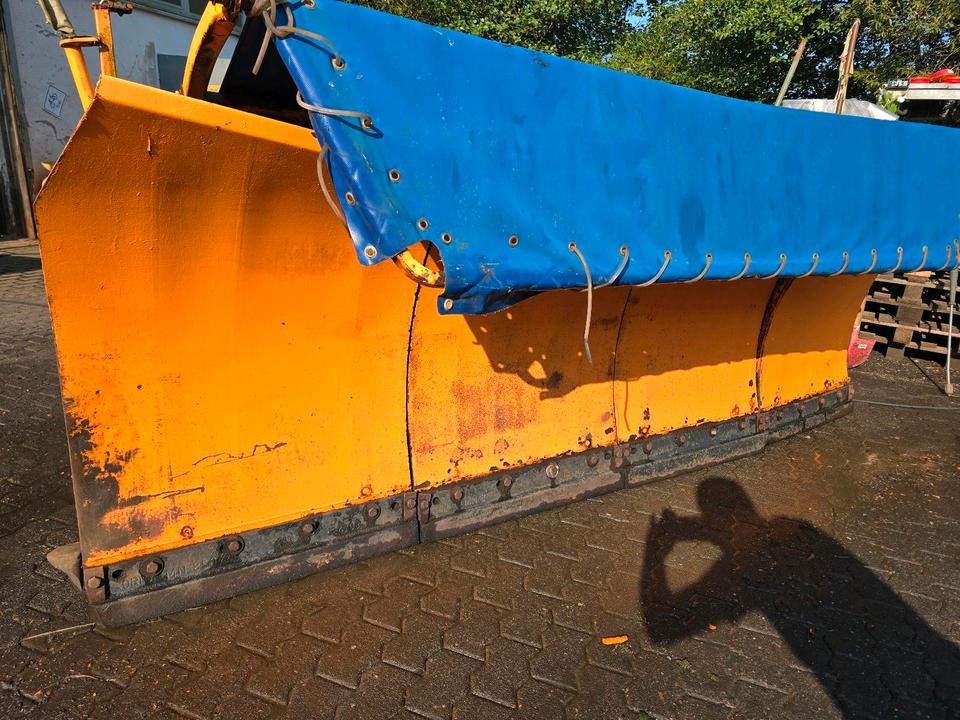 Beilhack PV 29-4 Schneepflug Schneeschild Scheeschieber Winterdienst Unimog U400 300 290 500 427 530 423 318 323 LKW Fendt - Hóeke: 2 kép. Beilhack PV 29-4 Schneepflug Schneeschild Scheeschieber Winterdienst Unimog U400 300 290 500 427 530 423 318 323 LKW Fendt - Hóeke: 2 kép.