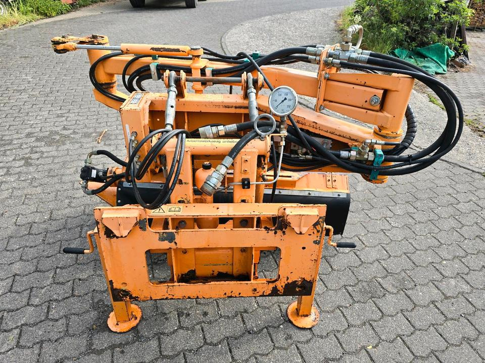 Dücker MGK 13 Randstreifenmäher Randstreifenmähgerät Böschungsmulcher Böschungsmäher Seitenmulcher Mähausleger für Ladog Multicar Hansa Unimog u300 300 400 500 327 323 530 405 - Padkakasza: 1 kép. Dücker MGK 13 Randstreifenmäher Randstreifenmähgerät Böschungsmulcher Böschungsmäher Seitenmulcher Mähausleger für Ladog Multicar Hansa Unimog u300 300 400 500 327 323 530 405 - Padkakasza: 1 kép.