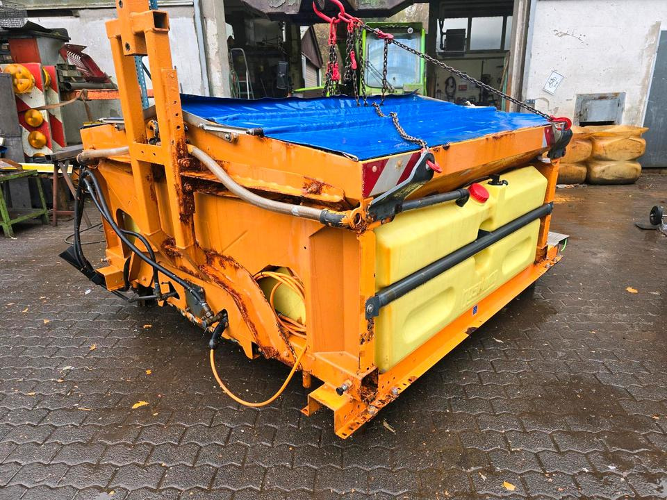 Küpper-Weisser IMSSM F20020HFA Salzstreuer Salzsilo Streuautomat Winterdienst Unimog 405 U300 U 400 500 530 527 423 427 318 218 ThermoMat Schmidt Stratos Mulag Parkrahmen - Homok-/ Sószóró: 3 kép. Küpper-Weisser IMSSM F20020HFA Salzstreuer Salzsilo Streuautomat Winterdienst Unimog 405 U300 U 400 500 530 527 423 427 318 218 ThermoMat Schmidt Stratos Mulag Parkrahmen - Homok-/ Sószóró: 3 kép.