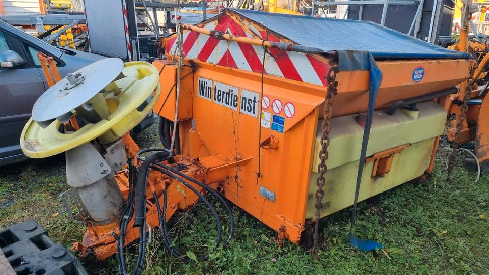 Küpper Weisser Salzstreuer Salzsilo FS 30 Winterdienst Schmidt für Unimog - Homok-/ Sószóró: 2 kép. Küpper Weisser Salzstreuer Salzsilo FS 30 Winterdienst Schmidt für Unimog - Homok-/ Sószóró: 2 kép.