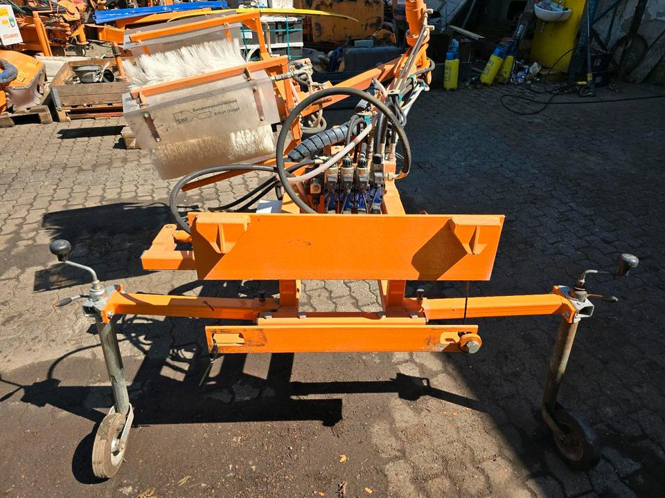 Leitpfostenwaschgerät WV 3-L Wassenberg Schmidt Drutzel für Unimog 405 U290 300 400 500 427 424 318 218 430 Leitpfosten - Ferde seprő: 1 kép. Leitpfostenwaschgerät WV 3-L Wassenberg Schmidt Drutzel für Unimog 405 U290 300 400 500 427 424 318 218 430 Leitpfosten - Ferde seprő: 1 kép.