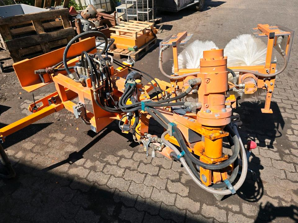 Leitpfostenwaschgerät WV 3-L Wassenberg Schmidt Drutzel für Unimog 405 U290 300 400 500 427 424 318 218 430 Leitpfosten - Ferde seprő: 3 kép. Leitpfostenwaschgerät WV 3-L Wassenberg Schmidt Drutzel für Unimog 405 U290 300 400 500 427 424 318 218 430 Leitpfosten - Ferde seprő: 3 kép.