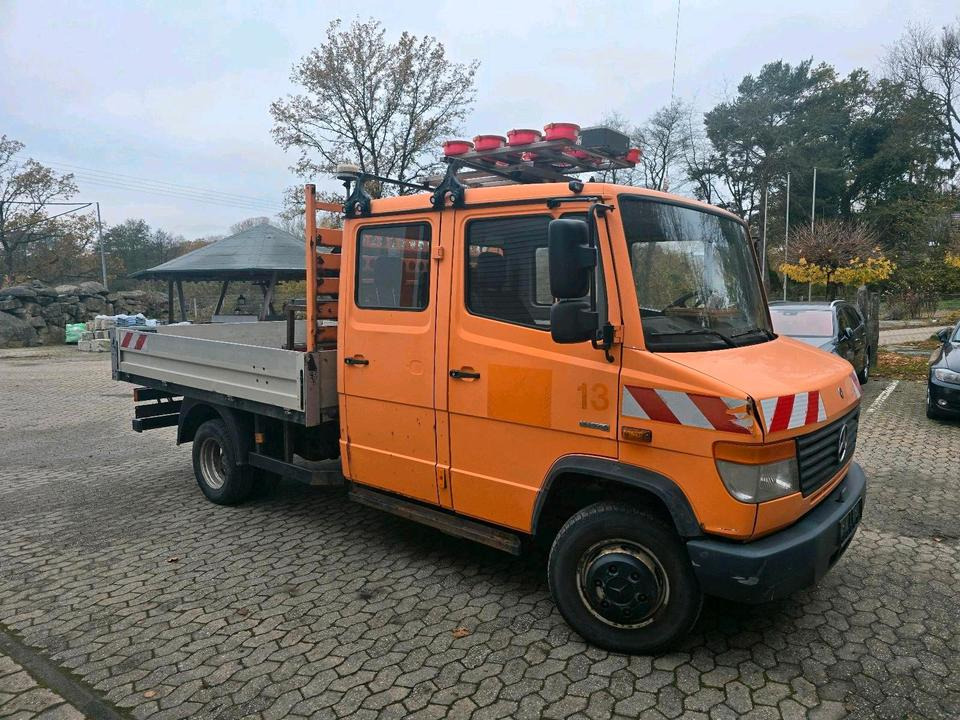 Mercedes-Benz Vario 613D Bluetec 5 Pritsche Doka LKW - Platós teherautó: 1 kép. Mercedes-Benz Vario 613D Bluetec 5 Pritsche Doka LKW - Platós teherautó: 1 kép.