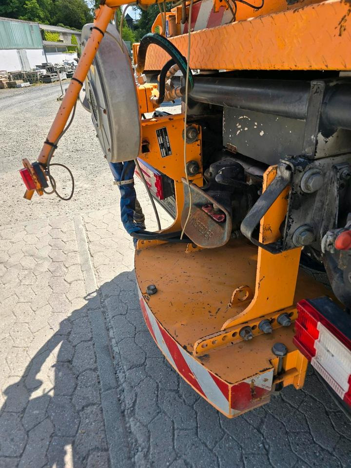 Mulag Heckgewicht mit Gebläse für Unimog 405 u300 U 400 500 UGN UGE 423 427 318 218 530 430 535 Böschungsmäher Böschungsmulcher Dücker - Homok-/ Sószóró: 2 kép. Mulag Heckgewicht mit Gebläse für Unimog 405 u300 U 400 500 UGN UGE 423 427 318 218 530 430 535 Böschungsmäher Böschungsmulcher Dücker - Homok-/ Sószóró: 2 kép.