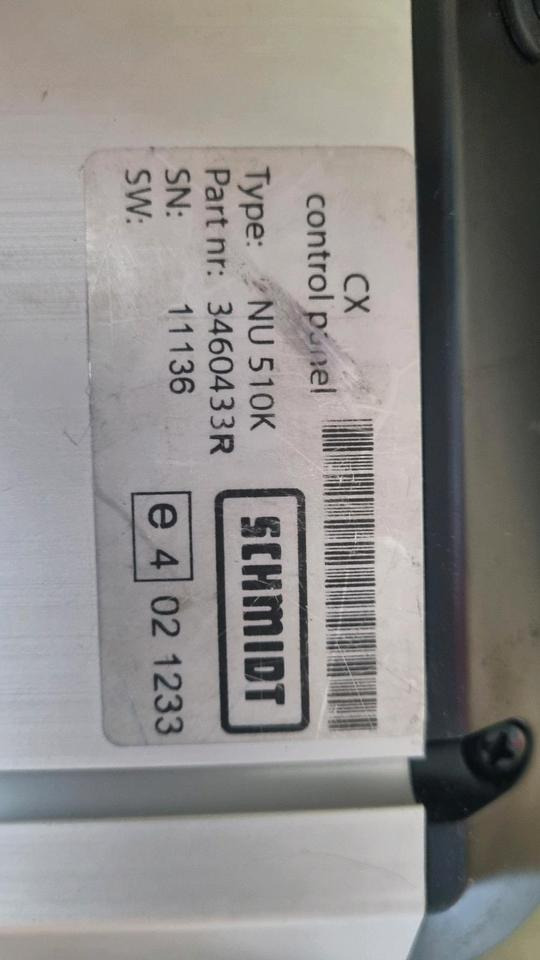 Neue NU 510K Schmidt Stratos Salzstreuer Steuerung Bedienung Bedieneinheit Mitos Salzsilo 3460443R - Elektromos rendszer - Többcélú/ Speciális jármű: 2 kép. Neue NU 510K Schmidt Stratos Salzstreuer Steuerung Bedienung Bedieneinheit Mitos Salzsilo 3460443R - Elektromos rendszer - Többcélú/ Speciális jármű: 2 kép.