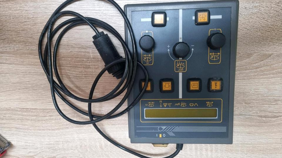 Neue NU410K Schmidt Aebi Salzstreuer Steuerung für Stratos Mitos Niros Salzsilo - Elektromos rendszer - Többcélú/ Speciális jármű: 1 kép. Neue NU410K Schmidt Aebi Salzstreuer Steuerung für Stratos Mitos Niros Salzsilo - Elektromos rendszer - Többcélú/ Speciális jármű: 1 kép.