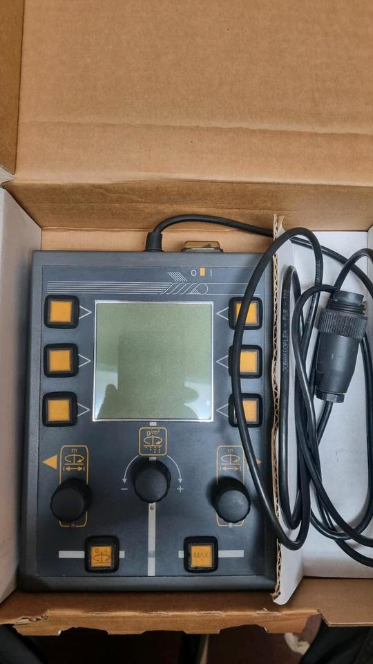 Neue Schmidt Stratos Steuerung NU 400 K für Schmidt Salzstreuer Salzsilo Niros Mitos - Elektromos rendszer - Többcélú/ Speciális jármű: 1 kép. Neue Schmidt Stratos Steuerung NU 400 K für Schmidt Salzstreuer Salzsilo Niros Mitos - Elektromos rendszer - Többcélú/ Speciális jármű: 1 kép.