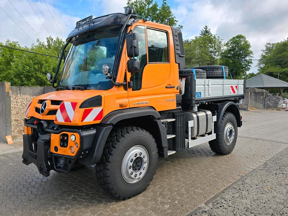 Neuwertiger Unimog U530 7800km EAS Easy-Drive Mercedes-Benz U 530 UGN UGE 405 527 535 435 430 Kipper - Hóeltakarító gép: 1 kép. Neuwertiger Unimog U530 7800km EAS Easy-Drive Mercedes-Benz U 530 UGN UGE 405 527 535 435 430 Kipper - Hóeltakarító gép: 1 kép.