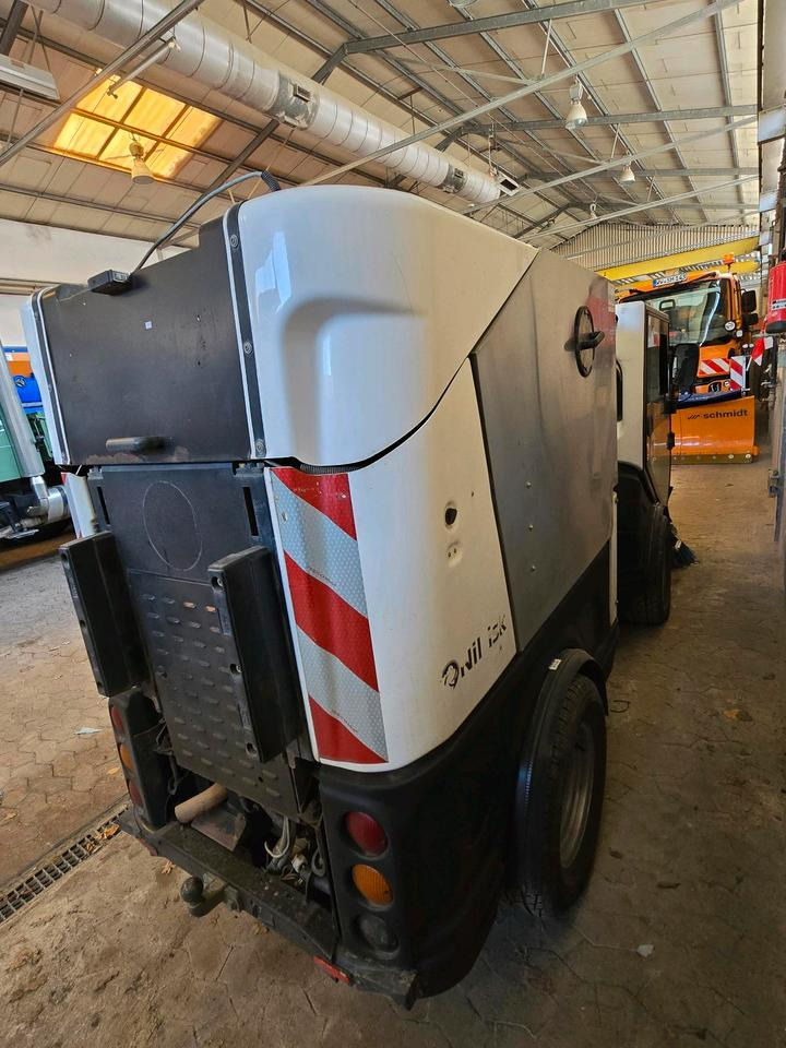 Nilfisk City Ranger 3500 Kehrmaschine Straßenkehrmaschine mit Schmidt Bediendisplay Hako Kehreinheit - Utcaseprő gép: 5 kép. Nilfisk City Ranger 3500 Kehrmaschine Straßenkehrmaschine mit Schmidt Bediendisplay Hako Kehreinheit - Utcaseprő gép: 5 kép.