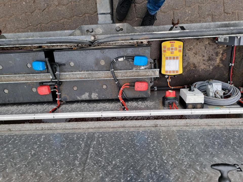 Pótkocsi Mersch LED Absperrtafel 2017 Nissen Anlage Verkehrsleitanhänger Verkehrssicherungsanhänger Sperrwand Verkehrsleittafel Verkehrsleitanhänger: 9 kép.