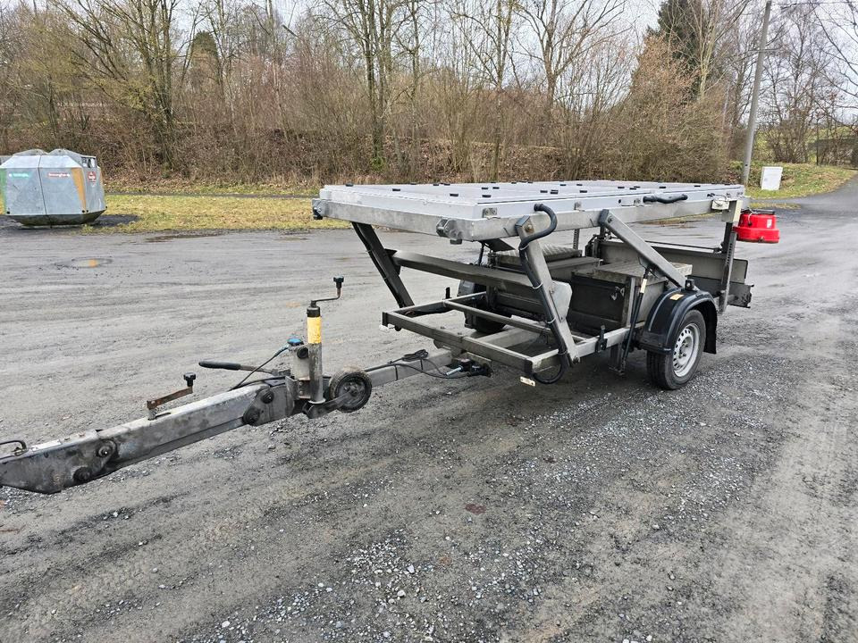Trebbiner 5-farbig Horizont VWT Verkehrsleittafel Verkehrswarnanhänger Verkehrsleitanhänger Verkehrssicherungsanhänger Nissen Absperrtafel - Pótkocsi: 4 kép. Trebbiner 5-farbig Horizont VWT Verkehrsleittafel Verkehrswarnanhänger Verkehrsleitanhänger Verkehrssicherungsanhänger Nissen Absperrtafel - Pótkocsi: 4 kép.