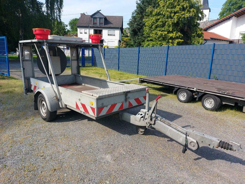 Trebbiner Absperrtafel Sperrwand Vz616 Nissen Horizont vz615 - Pótkocsi: 1 kép. Trebbiner Absperrtafel Sperrwand Vz616 Nissen Horizont vz615 - Pótkocsi: 1 kép.