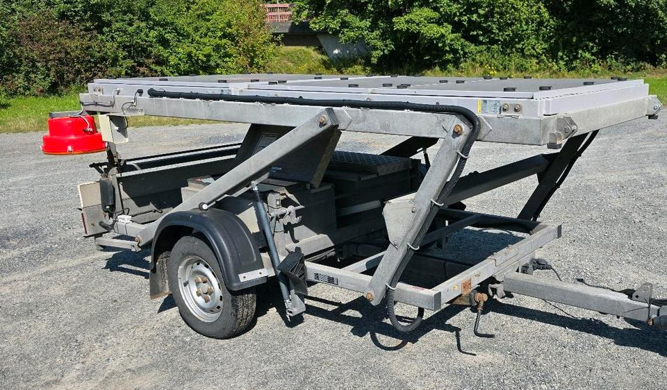 Trebbiner Horizont VWT Verkehrsleittafel Verkehrswarnanhänger Verkehrsleitanhänger Verkehrssicherungsanhänger Nissen Absperrtafel - Pótkocsi: 4 kép. Trebbiner Horizont VWT Verkehrsleittafel Verkehrswarnanhänger Verkehrsleitanhänger Verkehrssicherungsanhänger Nissen Absperrtafel - Pótkocsi: 4 kép.