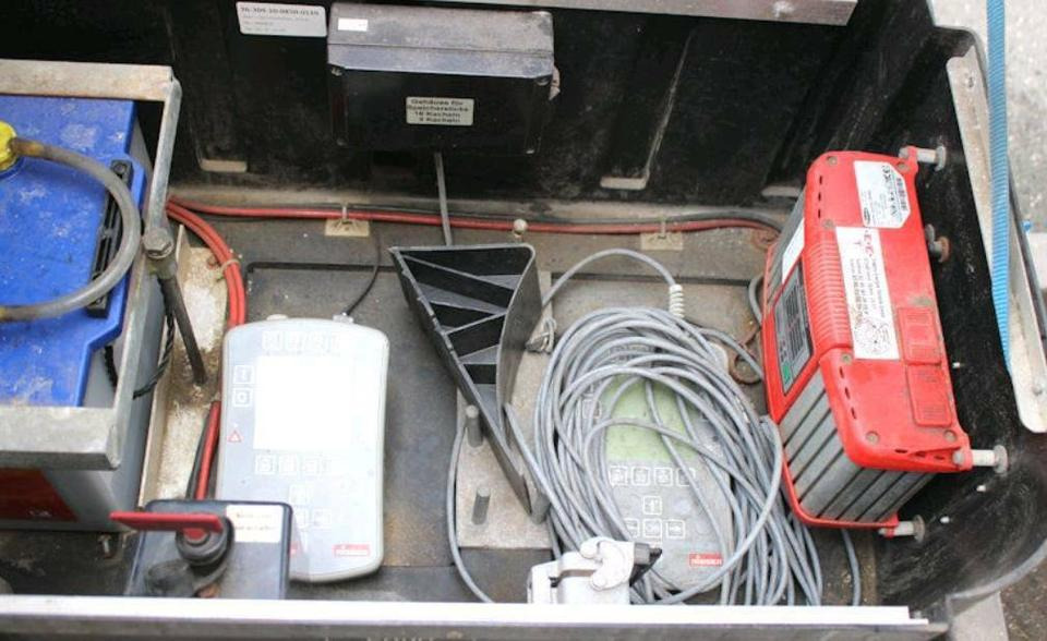 Verkehrsleitanhänger Mersch Nissen Trebbiner Horizont - Pótkocsi: 4 kép. Verkehrsleitanhänger Mersch Nissen Trebbiner Horizont - Pótkocsi: 4 kép.
