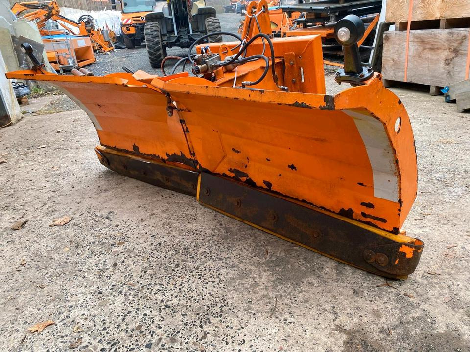 SaMASZ PSV 201 G V-Pflug Keilpflug Variopflug Schneeschieber Schneeschild Winterdienst Räumschild Schneepflug passend für Traktor Fronthydraulik - Hóeke: 4 kép. SaMASZ PSV 201 G V-Pflug Keilpflug Variopflug Schneeschieber Schneeschild Winterdienst Räumschild Schneepflug passend für Traktor Fronthydraulik - Hóeke: 4 kép.