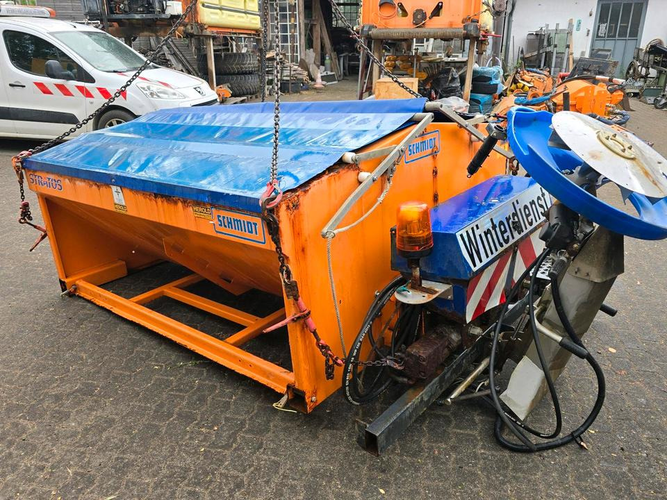 Salzstreuer Stratos F25K-19 für Unimog UGN UGE 424 427 405 U300 U 300 400 500 MERCEDES-BENZ 218 219 318 323 423 427 327 430 429 430 435 Salzsilo Streuautomat Winterdienst - Homok-/ Sószóró: 1 kép. Salzstreuer Stratos F25K-19 für Unimog UGN UGE 424 427 405 U300 U 300 400 500 MERCEDES-BENZ 218 219 318 323 423 427 327 430 429 430 435 Salzsilo Streuautomat Winterdienst - Homok-/ Sószóró: 1 kép.