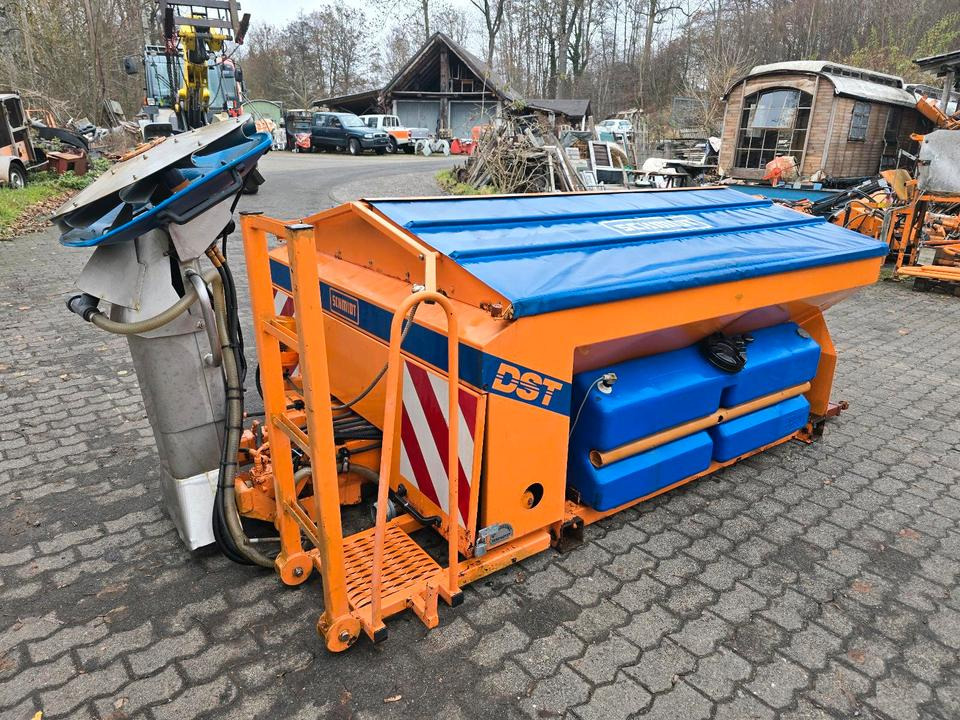 Schmidt DST25-FH 2-Kammer Salzstreuer Winterdienst Streuautomat Stratos SST MITOS Streusilo Solestreuer passend für UNIMOG 405/10 405/12 UGE UGN U300 400 500 530 430 318 423 - Homok-/ Sószóró: 4 kép. Schmidt DST25-FH 2-Kammer Salzstreuer Winterdienst Streuautomat Stratos SST MITOS Streusilo Solestreuer passend für UNIMOG 405/10 405/12 UGE UGN U300 400 500 530 430 318 423 - Homok-/ Sószóró: 4 kép.