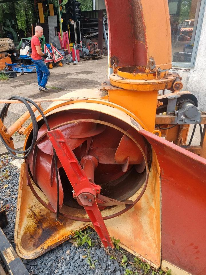 Schmidt S3 Schneeschleuder Schneefräse 240cm für Unimog U300 400 500 405 427 423 429 530 535 Schneepflug Schneeschild Scheeschieber Winterdienst Schmidt Beilhack - Hófúvó: 4 kép. Schmidt S3 Schneeschleuder Schneefräse 240cm für Unimog U300 400 500 405 427 423 429 530 535 Schneepflug Schneeschild Scheeschieber Winterdienst Schmidt Beilhack - Hófúvó: 4 kép.