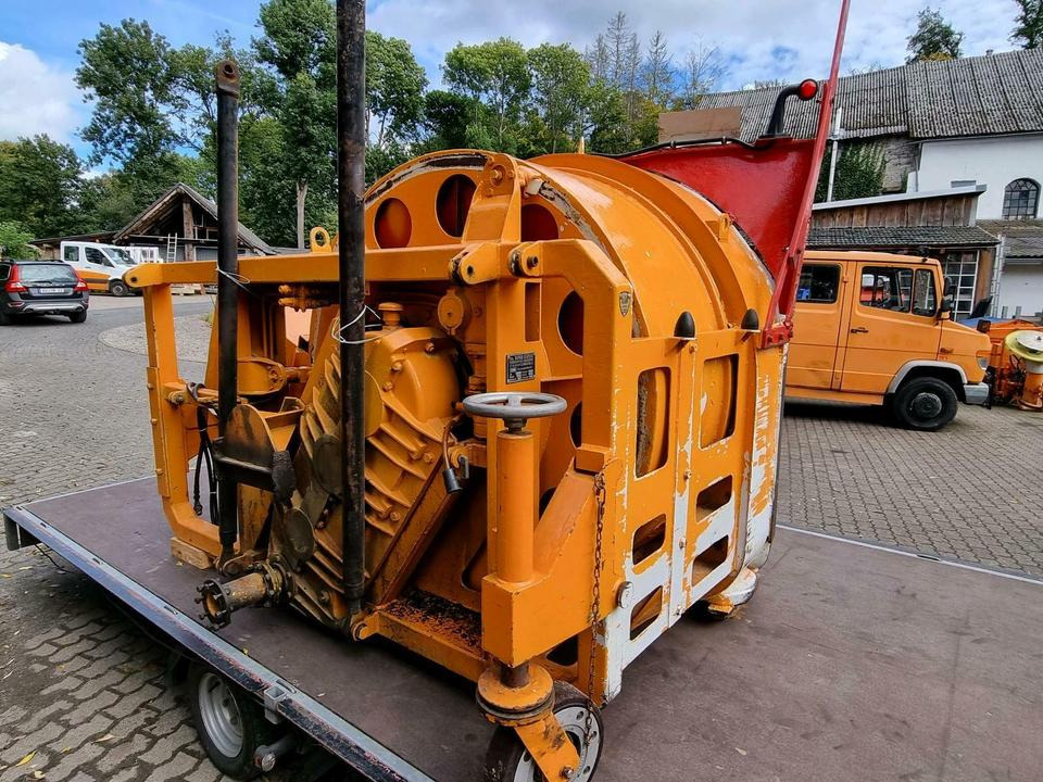 Schmidt Schneefräse Schneeschleuder für Unimog Traktor Beilhack - Hófúvó: 4 kép. Schmidt Schneefräse Schneeschleuder für Unimog Traktor Beilhack - Hófúvó: 4 kép.