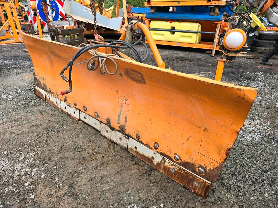 Schmidt Schneepflug F3 Schneeschild Schneeschieber CP3 3 2 1 für Unimog Mercedes-Benz - Hóeke: 3 kép. Schmidt Schneepflug F3 Schneeschild Schneeschieber CP3 3 2 1 für Unimog Mercedes-Benz - Hóeke: 3 kép.