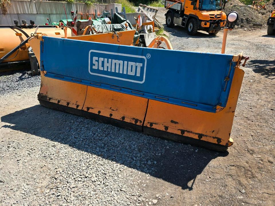 Schmidt Schneepflug MF 2.4 Schneeschieber Schneeschild Winterdienst Räumschild passend für Unimog 405/10 405/12 UGE UGN U300 U 300 400 500 - Hóeke: 5 kép. Schmidt Schneepflug MF 2.4 Schneeschieber Schneeschild Winterdienst Räumschild passend für Unimog 405/10 405/12 UGE UGN U300 U 300 400 500 - Hóeke: 5 kép.