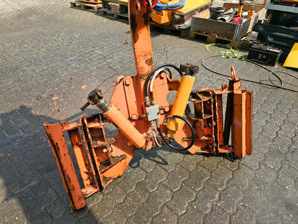 Schmidt Schneepflugzylinder Schwenkzylinder Schneeschild Schneeschieber Schmidt Epoke passend für Unimog 424 427 405 U 300 400 500 318 323 423 218 430 429 530 527 535 Mercedes-Benz Winterdienst - Hóeke: 1 kép. Schmidt Schneepflugzylinder Schwenkzylinder Schneeschild Schneeschieber Schmidt Epoke passend für Unimog 424 427 405 U 300 400 500 318 323 423 218 430 429 530 527 535 Mercedes-Benz Winterdienst - Hóeke: 1 kép.