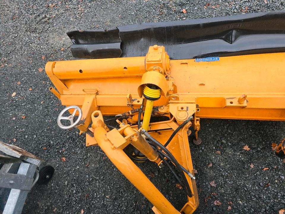 Schmidt VKS Kehrmaschine Straßenkehrmaschine Frontkehrmaschine Kehrbesen für Radlader Unimog Traktor - Ferde seprő: 3 kép. Schmidt VKS Kehrmaschine Straßenkehrmaschine Frontkehrmaschine Kehrbesen für Radlader Unimog Traktor - Ferde seprő: 3 kép.