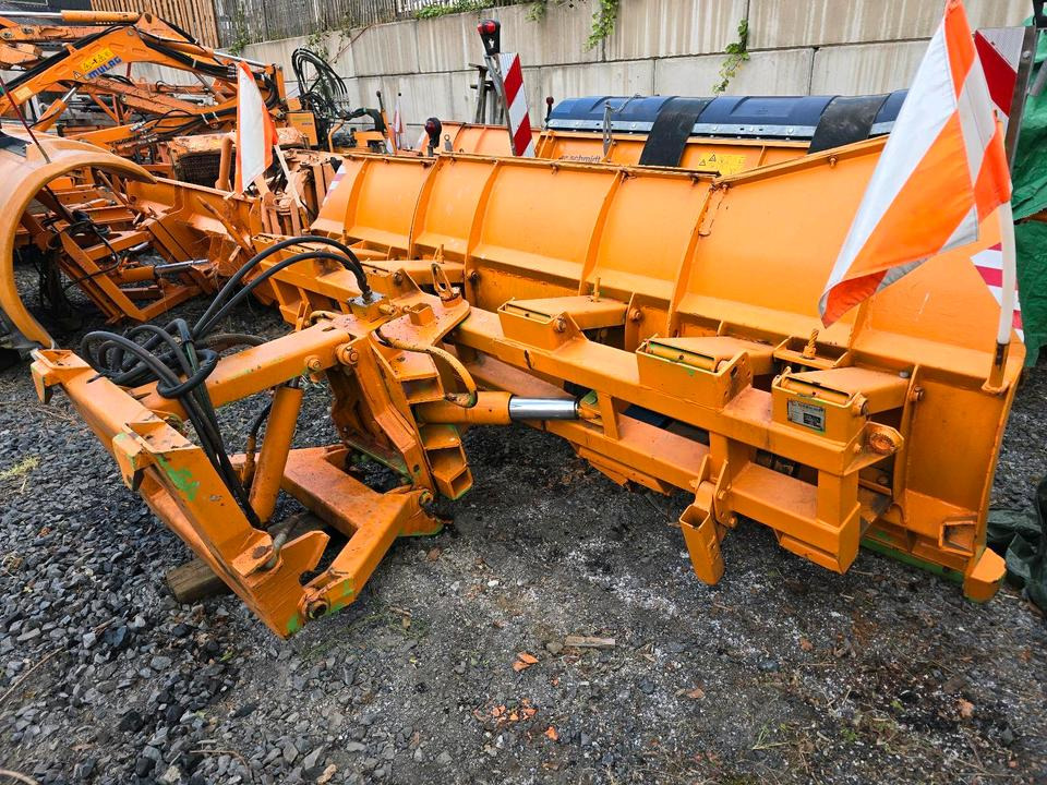 Schneepflug Kahlbacher 3m. Schneeschild Schneeschieber Schmidt Epoke passend für Unimog 424 427 405 U 300 400 500 318 323 423 218 430 429 530 527 535 Mercedes-Benz Winterdienst - Hóeke: 2 kép. Schneepflug Kahlbacher 3m. Schneeschild Schneeschieber Schmidt Epoke passend für Unimog 424 427 405 U 300 400 500 318 323 423 218 430 429 530 527 535 Mercedes-Benz Winterdienst - Hóeke: 2 kép.