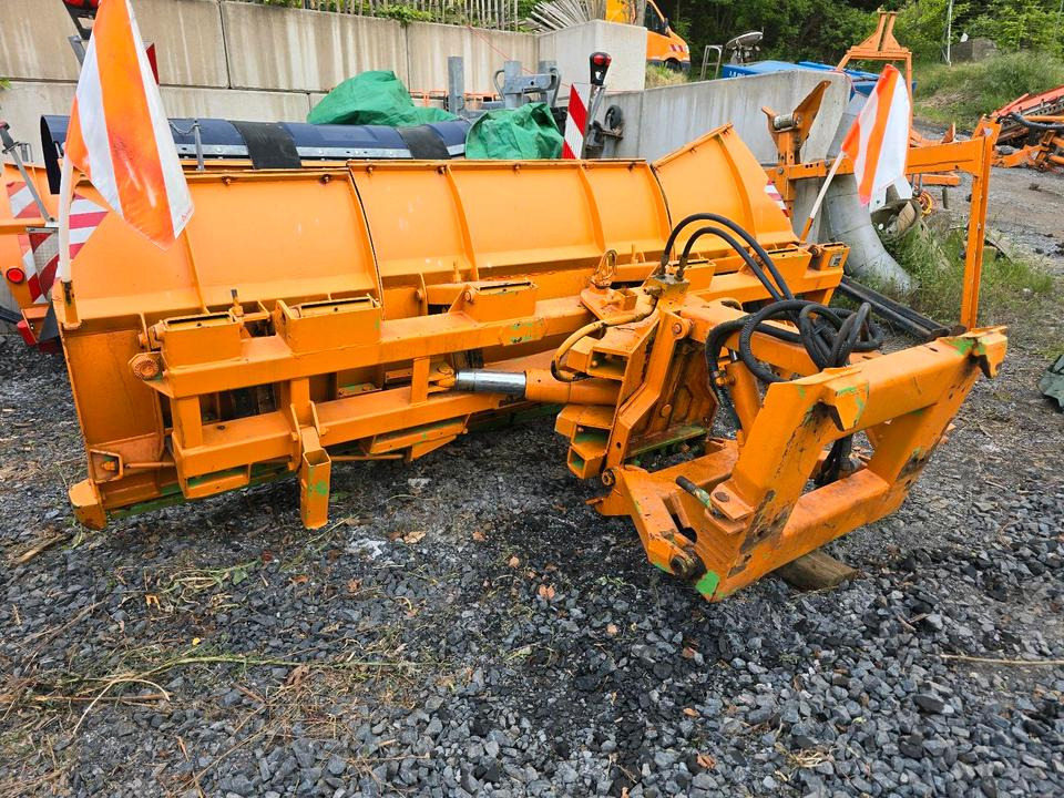 Schneepflug Kahlbacher 3m. Schneeschild Schneeschieber Schmidt Epoke passend für Unimog 424 427 405 U 300 400 500 318 323 423 218 430 429 530 527 535 Mercedes-Benz Winterdienst - Hóeke: 3 kép. Schneepflug Kahlbacher 3m. Schneeschild Schneeschieber Schmidt Epoke passend für Unimog 424 427 405 U 300 400 500 318 323 423 218 430 429 530 527 535 Mercedes-Benz Winterdienst - Hóeke: 3 kép.