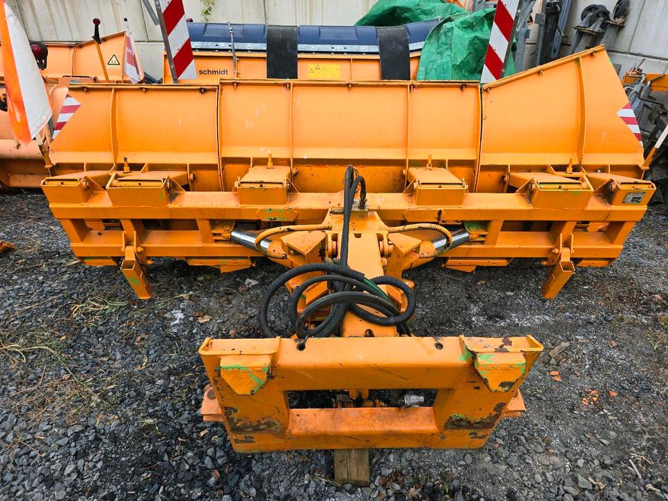 Schneepflug Kahlbacher 3m. Schneeschild Schneeschieber Schmidt Epoke passend für Unimog 424 427 405 U 300 400 500 318 323 423 218 430 429 530 527 535 Mercedes-Benz Winterdienst - Hóeke: 1 kép. Schneepflug Kahlbacher 3m. Schneeschild Schneeschieber Schmidt Epoke passend für Unimog 424 427 405 U 300 400 500 318 323 423 218 430 429 530 527 535 Mercedes-Benz Winterdienst - Hóeke: 1 kép.