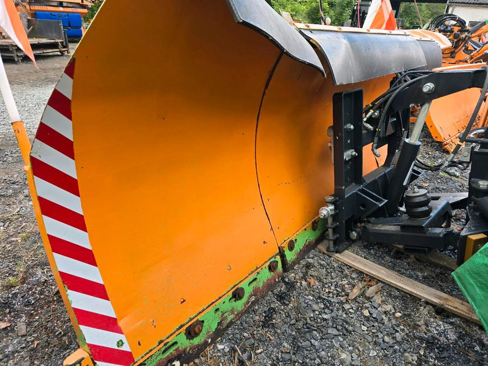 Schneepflug Kahlbacher 3m. Schneeschild Schneeschieber Schmidt Epoke passend für Unimog 424 427 405 U 300 400 500 318 323 423 218 430 429 530 527 535 Mercedes-Benz Winterdienst - Hóeke: 4 kép. Schneepflug Kahlbacher 3m. Schneeschild Schneeschieber Schmidt Epoke passend für Unimog 424 427 405 U 300 400 500 318 323 423 218 430 429 530 527 535 Mercedes-Benz Winterdienst - Hóeke: 4 kép.