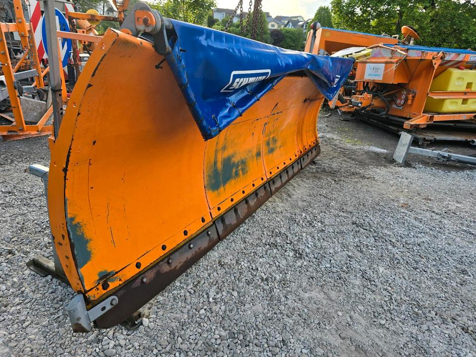 Schneepflug Schmidt MS 40.1 4m Schneeschild Schneeschieber Schmidt Epoke Kahlbacher passend für LKW Unimog 424 427 405 U 300 400 500 318 323 423 218 430 429 530 527 535 Mercedes-Benz Winterdienst - Hóeke: 4 kép. Schneepflug Schmidt MS 40.1 4m Schneeschild Schneeschieber Schmidt Epoke Kahlbacher passend für LKW Unimog 424 427 405 U 300 400 500 318 323 423 218 430 429 530 527 535 Mercedes-Benz Winterdienst - Hóeke: 4 kép.