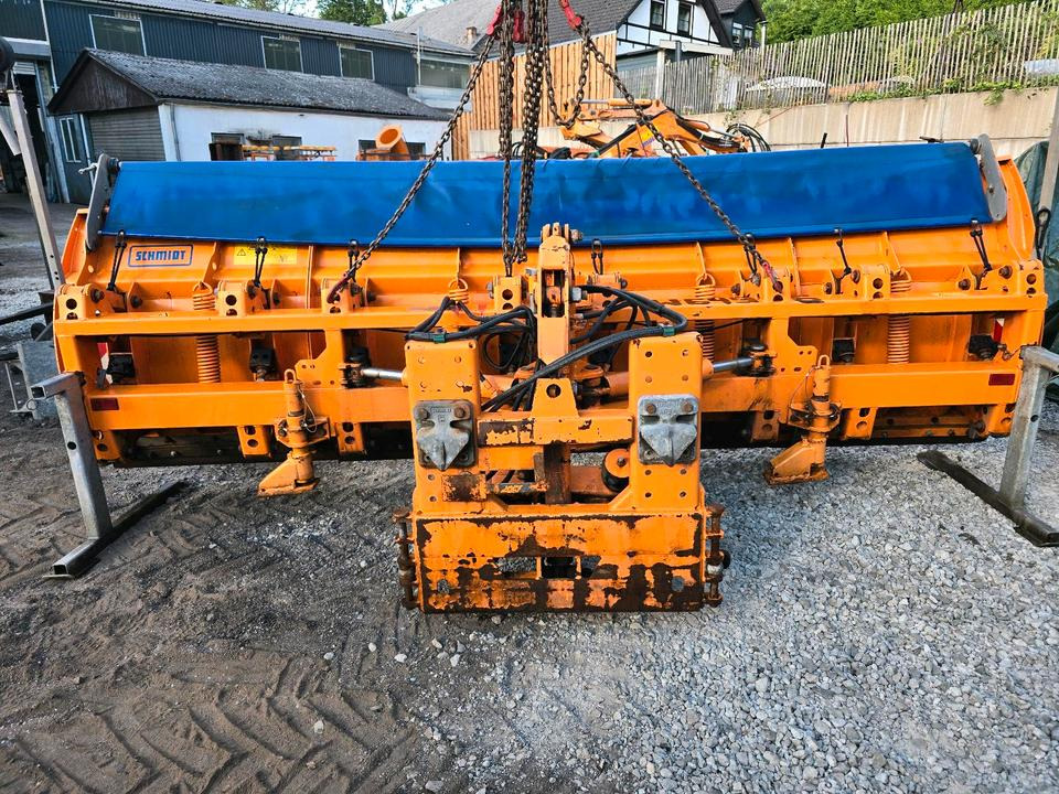 Schneepflug Schmidt MS 40.1 4m Schneeschild Schneeschieber Schmidt Epoke Kahlbacher passend für LKW Unimog 424 427 405 U 300 400 500 318 323 423 218 430 429 530 527 535 Mercedes-Benz Winterdienst - Hóeke: 2 kép. Schneepflug Schmidt MS 40.1 4m Schneeschild Schneeschieber Schmidt Epoke Kahlbacher passend für LKW Unimog 424 427 405 U 300 400 500 318 323 423 218 430 429 530 527 535 Mercedes-Benz Winterdienst - Hóeke: 2 kép.