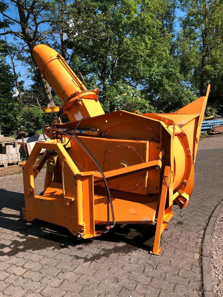 Schneeschleuder Beilhack HS 135 S Schneefräse Anbau- Schneeschleuder für Unimog 405 U300 U 400 500 405 423 430 530 318 527 427 327 - Hófúvó: 2 kép. Schneeschleuder Beilhack HS 135 S Schneefräse Anbau- Schneeschleuder für Unimog 405 U300 U 400 500 405 423 430 530 318 527 427 327 - Hófúvó: 2 kép.