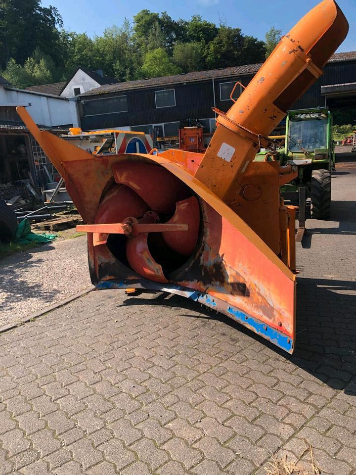 Schneeschleuder Beilhack HS 135 S Schneefräse Anbau- Schneeschleuder für Unimog 405 U300 U 400 500 405 423 430 530 318 527 427 327 - Hófúvó: 1 kép. Schneeschleuder Beilhack HS 135 S Schneefräse Anbau- Schneeschleuder für Unimog 405 U300 U 400 500 405 423 430 530 318 527 427 327 - Hófúvó: 1 kép.