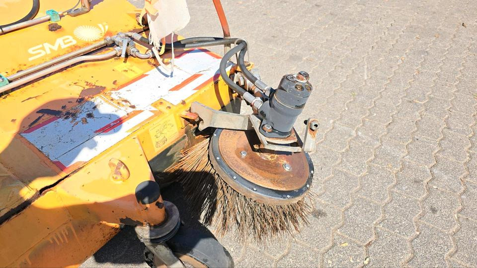 Sobernheimer FKM 2.0 Kehrmaschine Straßenkehrmaschine Frontkehrmaschine Kehrbesen für Radlader Unimog Traktor - Ferde seprő: 5 kép. Sobernheimer FKM 2.0 Kehrmaschine Straßenkehrmaschine Frontkehrmaschine Kehrbesen für Radlader Unimog Traktor - Ferde seprő: 5 kép.