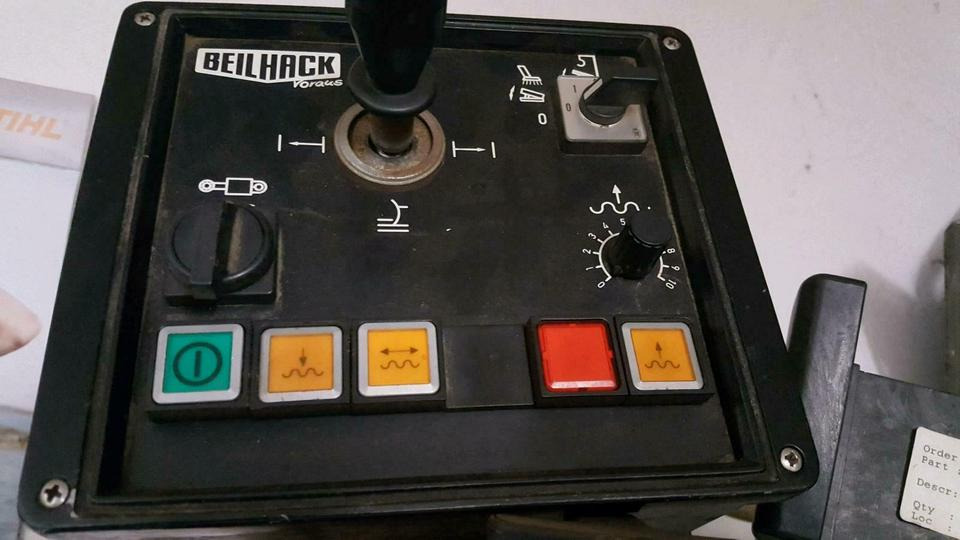 Steuerung Beilhack Schneepflug Schneeschild Winterdienst Schmidt - Elektromos rendszer - Többcélú/ Speciális jármű: 1 kép. Steuerung Beilhack Schneepflug Schneeschild Winterdienst Schmidt - Elektromos rendszer - Többcélú/ Speciális jármű: 1 kép.