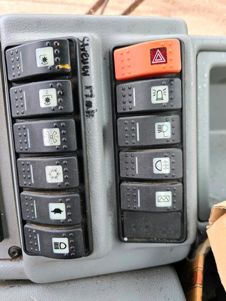 Boki Kiefer HY 1251 Bokimobil LKW mit Wechselaufbau Multicar Ladog Winterdienst Tremo lízing Boki Kiefer HY 1251 Bokimobil LKW mit Wechselaufbau Multicar Ladog Winterdienst Tremo: 9 kép.