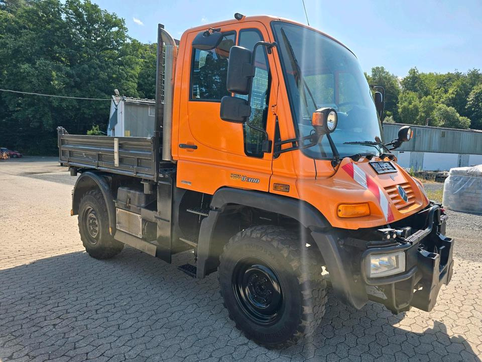 Unimog 405/10 U300 Bluetec 5 Mercedes-Benz U 300 290 400 500 UGE UGN Jotha Absetzkipper Absetzer - Hóeltakarító gép: 2 kép. Unimog 405/10 U300 Bluetec 5 Mercedes-Benz U 300 290 400 500 UGE UGN Jotha Absetzkipper Absetzer - Hóeltakarító gép: 2 kép.