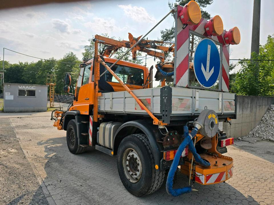 Unimog 405/12 U400 6-Zylinder Mulag Mähausleger MKM 700 UGN UGE 405/10 Mercedes-Benz U 300 500 Böschungsmäher 400 - Hóeltakarító gép: 3 kép. Unimog 405/12 U400 6-Zylinder Mulag Mähausleger MKM 700 UGN UGE 405/10 Mercedes-Benz U 300 500 Böschungsmäher 400 - Hóeltakarító gép: 3 kép.