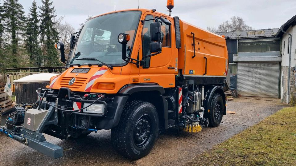 Unimog 9400km U400 405 Kehrmaschine SK 370 Schmidt Mercedes Benz Variopilot Kehraufbau Hydrostat 2011 Bluetec 5 - Utcaseprő gép: 1 kép. Unimog 9400km U400 405 Kehrmaschine SK 370 Schmidt Mercedes Benz Variopilot Kehraufbau Hydrostat 2011 Bluetec 5 - Utcaseprő gép: 1 kép.