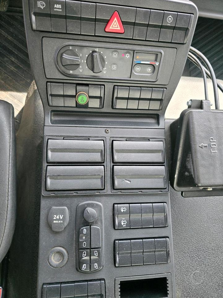 Kempingautó Unimog U 318 Wohnmobil Expeditionsfahrzeug euro 6 Blue tec UGE UGN Leerkabine U318 EAS Mercedes-Benz: 10 kép.