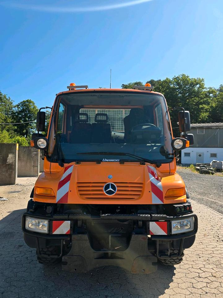 Unimog U290 405/10 UGN UGE Mercedes-Benz U 290 300 400 500 405/12 Kipper Pritsche - Hóeltakarító gép: 2 kép. Unimog U290 405/10 UGN UGE Mercedes-Benz U 290 300 400 500 405/12 Kipper Pritsche - Hóeltakarító gép: 2 kép.