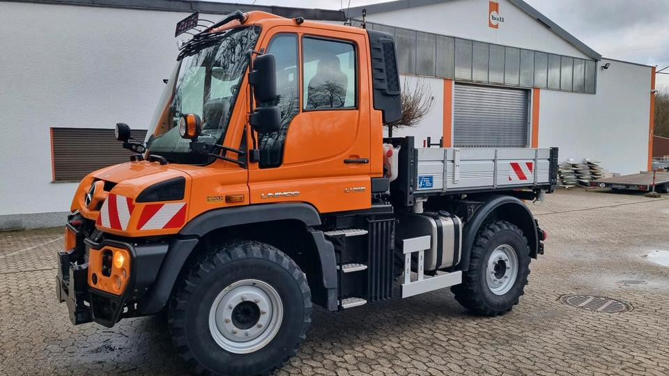 Zu vermieten Unimog 405 U318 423 429 430 Mercedes Benz 318 527 Vermietung - Hóeltakarító gép: 3 kép. Zu vermieten Unimog 405 U318 423 429 430 Mercedes Benz 318 527 Vermietung - Hóeltakarító gép: 3 kép.