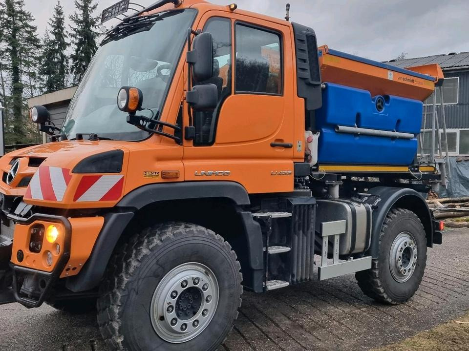 Zu vermieten Unimog 405 U423 Winterdienst Schmidt Salzstreuer 423 429 430 Mercedes Benz 318 527 Vermietung - Hóeltakarító gép: 2 kép. Zu vermieten Unimog 405 U423 Winterdienst Schmidt Salzstreuer 423 429 430 Mercedes Benz 318 527 Vermietung - Hóeltakarító gép: 2 kép.