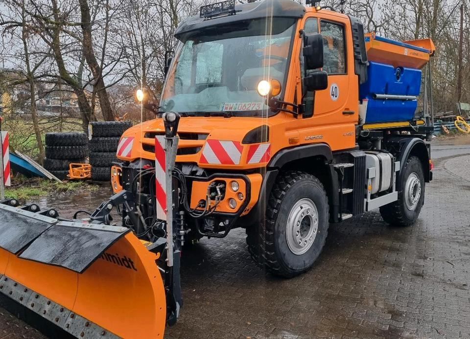 Zu vermieten Unimog 405 U427 Winterdienst Schmidt Salzstreuer 423 429 430 Mercedes Benz 318 527 Vermietung - Hóeltakarító gép: 1 kép. Zu vermieten Unimog 405 U427 Winterdienst Schmidt Salzstreuer 423 429 430 Mercedes Benz 318 527 Vermietung - Hóeltakarító gép: 1 kép.